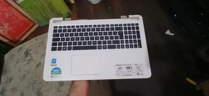 Teclado e placa mae asus z550s .