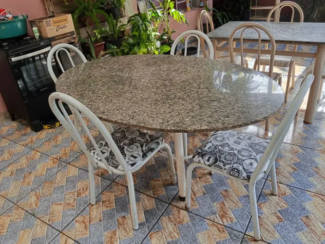 Mesa e 4 cadeiras 