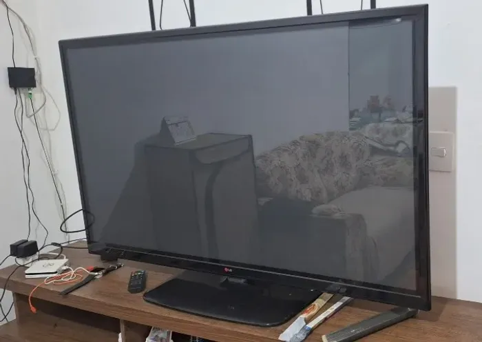 Vende-se TV LG 50 polegadas de plasma. Motivo: mudança