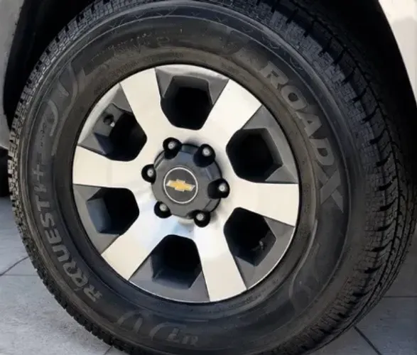 ? JOGO DE RODAS COM PNEUS SEMINOVOS S10 ARO 17 ?