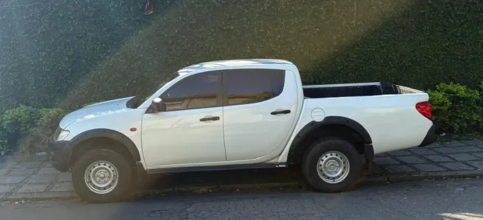 Mitsubishi L200 Triton GLS 3.2 CD TB Int.diesel MEC 2013
