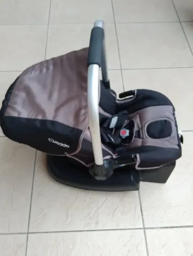 Cadeira BB conforto semi nova 