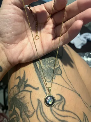 Cordão folheado com pingente de Murano