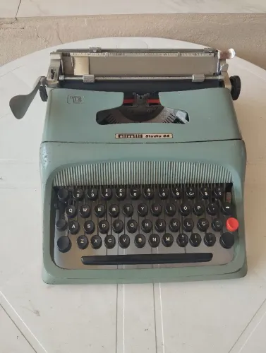 Máquina de escrever antiga