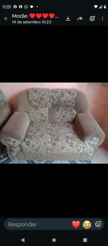 Estou vendendo este sofá de dois e três lugares interessados liggar para *04