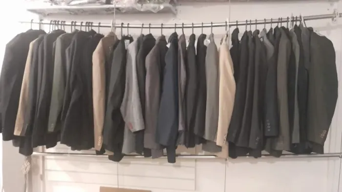 Vendo lote de paletós masculinos usados . excelente estado