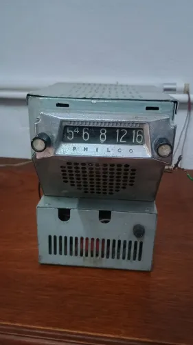 Rádio Philco de carro antigo