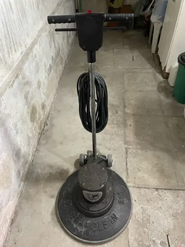 Máquina enceradeira 510 / R$ - 2.800,00