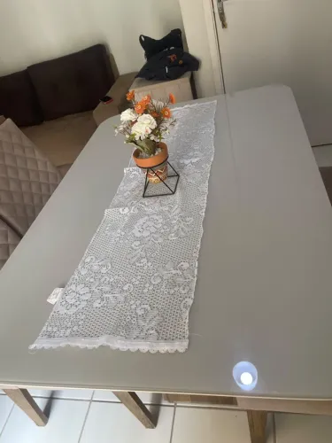 Vendo mesa de jantar com quatro estofada seminovos em perfeitos estado