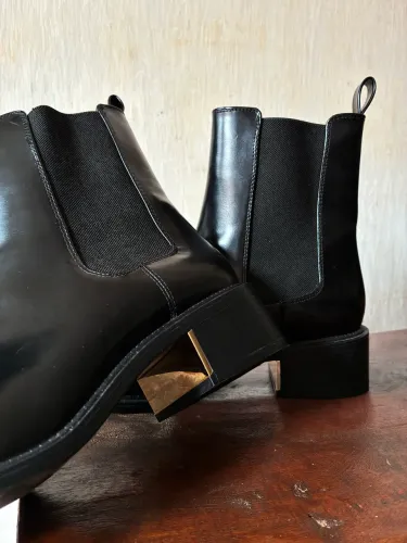 BOTA ZARA FEMININA NOVA