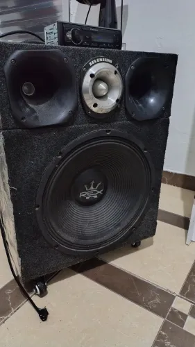 Vendo som automotivo