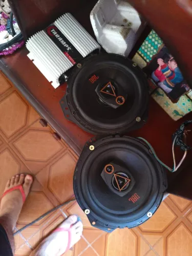 Taramps auto falante jbl e caixa de grave