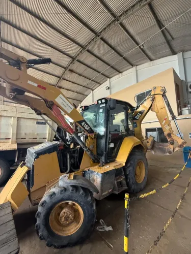 RETROESCAVADEIRA CAT 416F2