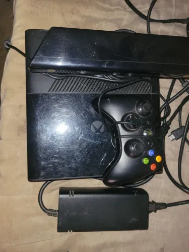Xbox 360 desbloqueado LT com alguns jogos cd