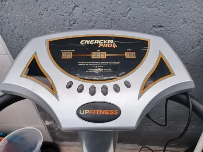 Plataforma de exercícios vibratória