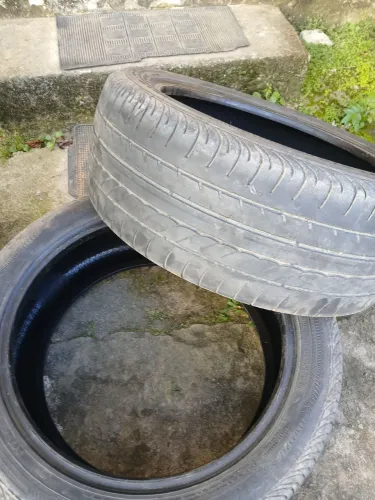PNEUS Á VENDA