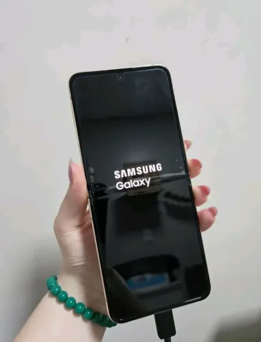 Vendo ZFlip 4 COM defeito