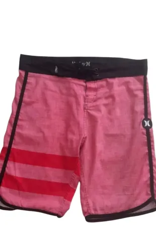 Bermudas Hurley usada pouca vezes
