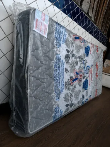 Colchão solteiro de espuma d33 firme, novo sem uso, Aceito cartão e entrego!