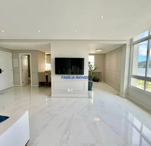 Apartamento à venda, 2 quartos com vista para o mar em Santos/SP