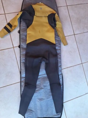 Vendo long John tamanho G usado 3'2 mm vedado Hurley