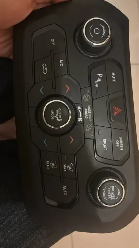 Rádio Mopar, Comandos ar e som e Chicote Renegade