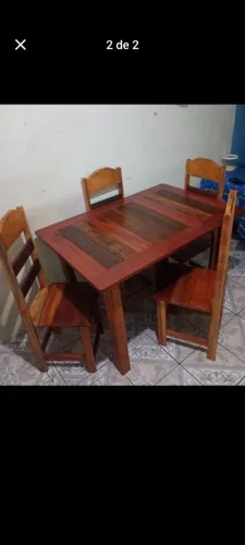 Mesa com 4 cadeiras