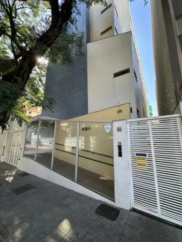 Apartamento para alugar no Edifício Chaplin III na Zona 07 em Maringá, semi mobiliado e pr