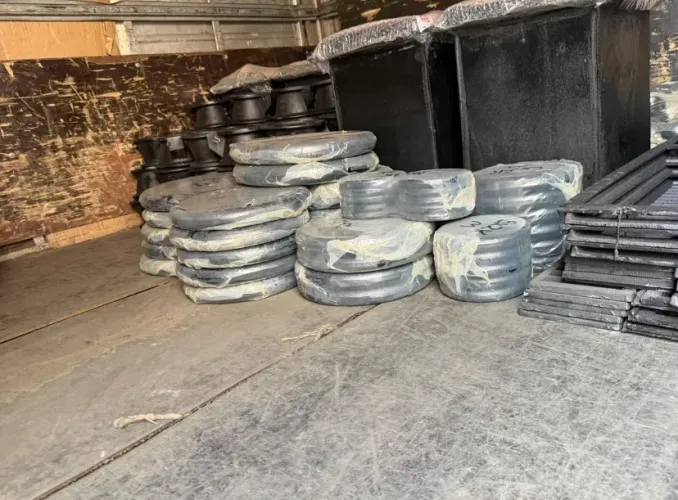 Vendo 400 kilos Anilha vazada pintada