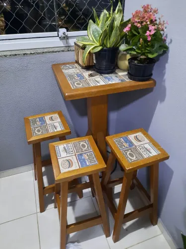 Mesa Bistrô com bancos