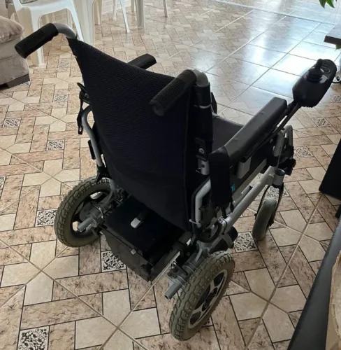 Cadeira de rodas motorizada