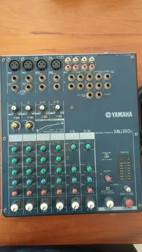 MESA DE SOM YAMAHA MG102C