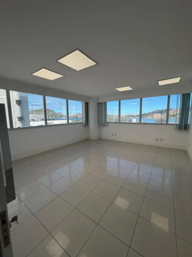 Enseada do Suá - Otima sala comercial - 209 m² + 05 Vgs