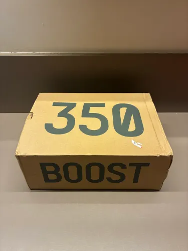Tênis Yeezy boost 350 branco novo