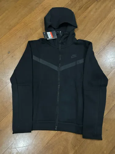 Nike Tech Fleece preta
