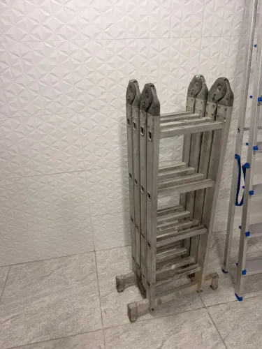 Vendo escada de alumínio articulada