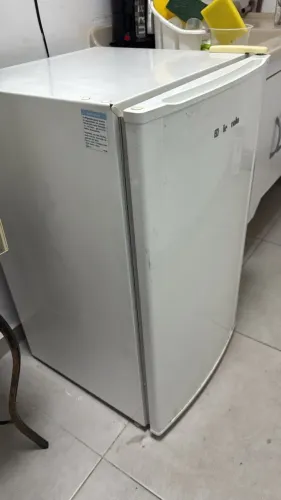Geladeira pequena / frigobar Electrolux 110V