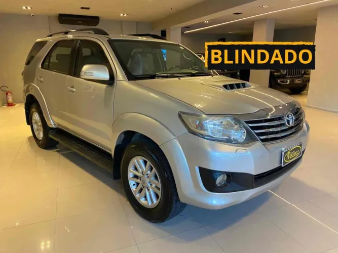 Toyota Hilux SW4 SRV D4-d 4X4 3.0 TDI Dies. AUT 2012