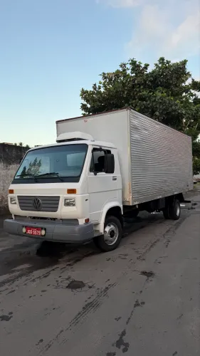 Caminhão 3/4 Volks 8-150 baú 6.20