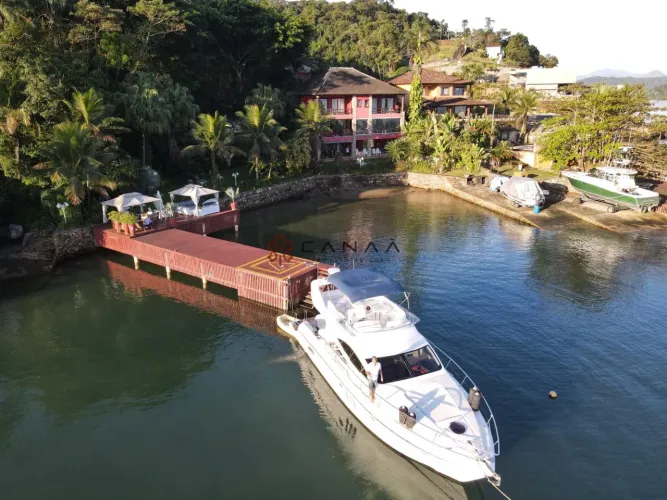 Casa com Praia Privativa · Condomínio Fechado · Angra dos Reis
