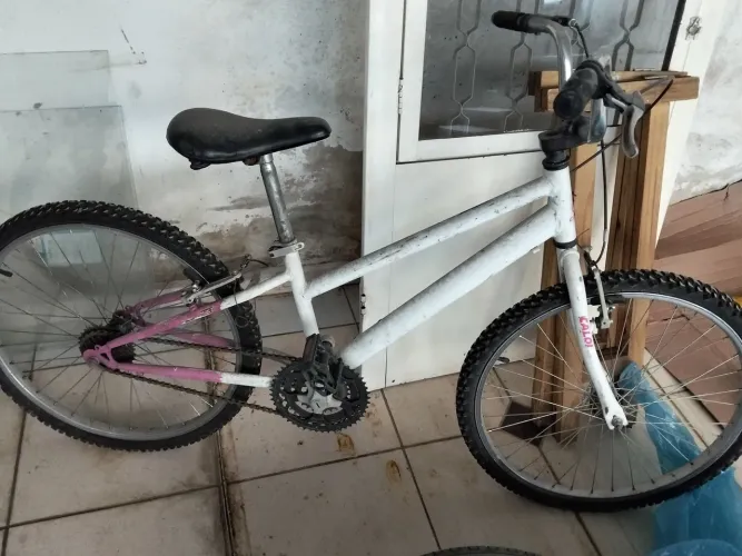 Nessa bicicleta para menina Caloi