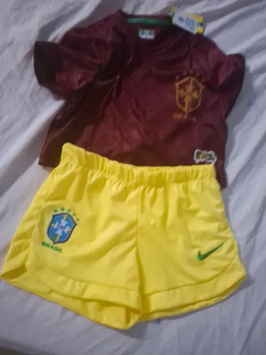 conjunto feminino do Brasil blusa P e shortinho M ,novo!