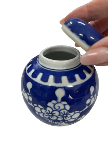 Potiche Antigo em Porcelana Chinesa Azul e Branca - Padrão Prunus (Pote de Gengibre)