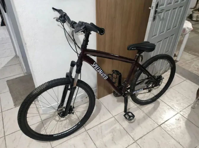 Bicicleta aro 26, pronta pra ser usada, tudo novo!!