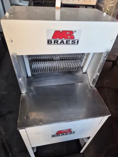 Vd essa fatiadora de pão de forma