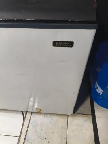 Freezer horizontal duas portas ESMALTEC 305l