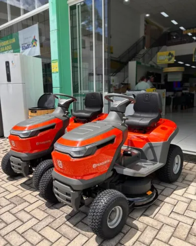 Trator cortador de grama Husqvarna ts217