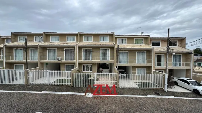 Triplex em condomínio fechado