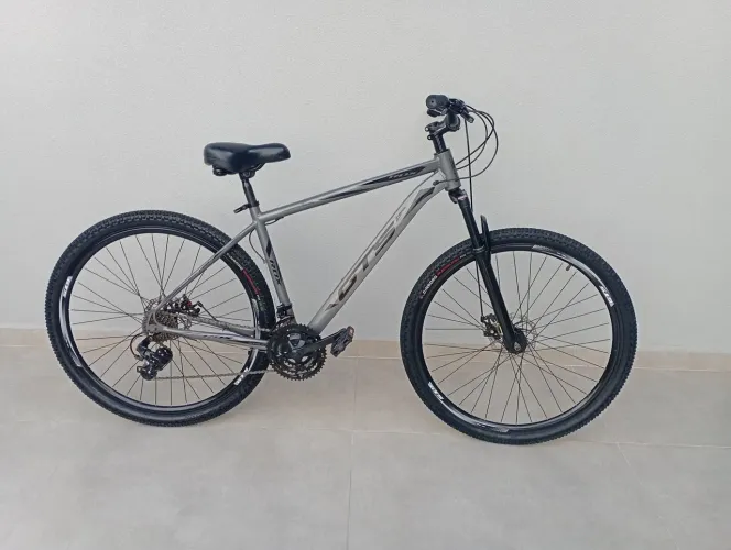Bicicleta aro 29 freios a disco 21 marchas.