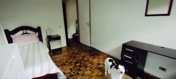 Alugo quarto para moça